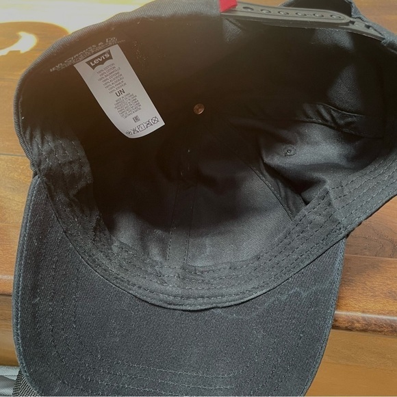 2/$30 Levi's Men's Large Batwing Baseball Adjustable Strap Hat - Picture 6 of 6